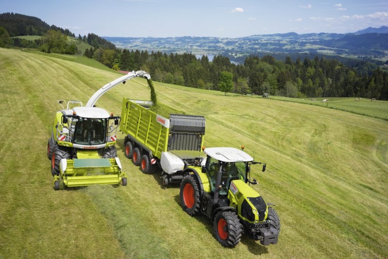 Кормоуборочный комбайн CLAAS