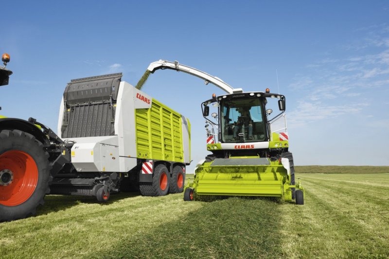 Кормоуборочный комбайн CLAAS