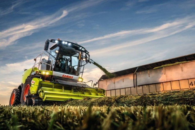 CLAAS комбайн Jaguar