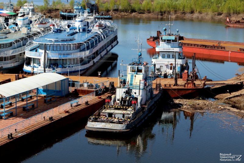 Теплоход Городец буксир толкач