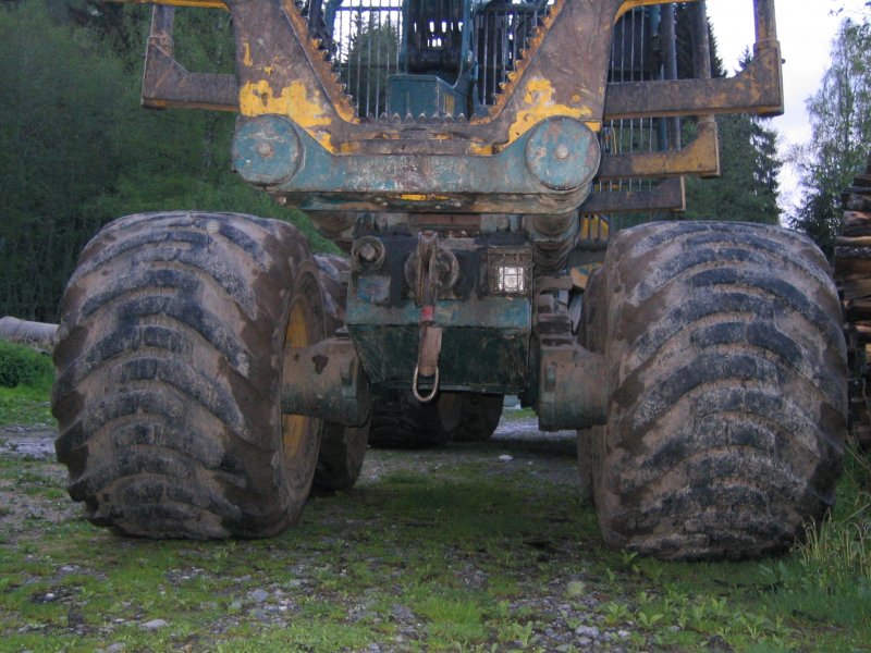 Форвардер John Deere d1210