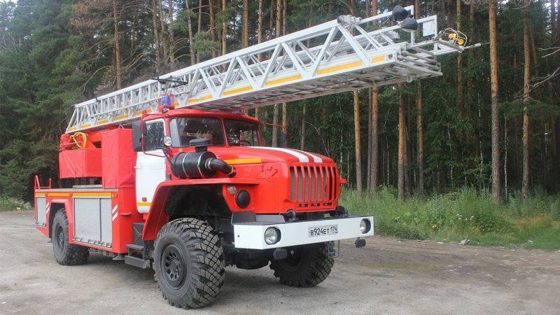 Урал 43206 пожарная автолестница