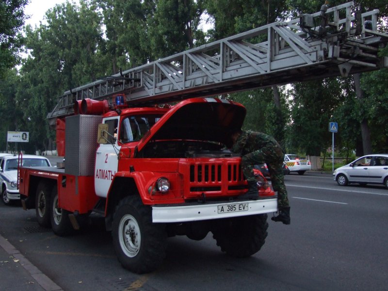 Автоцистерна пожарная с лестницей АЦЛ-3-40/17