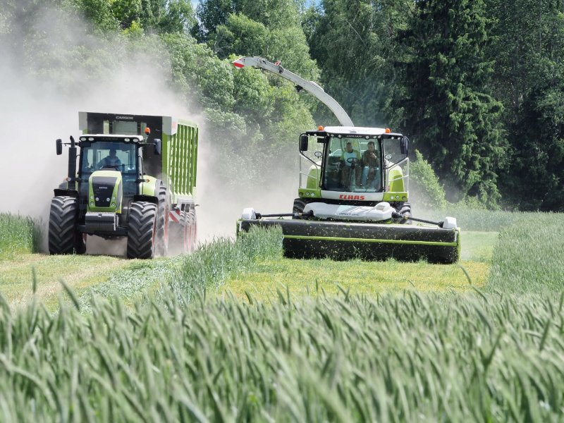 Трактор Fendt 1050 с агрегатом
