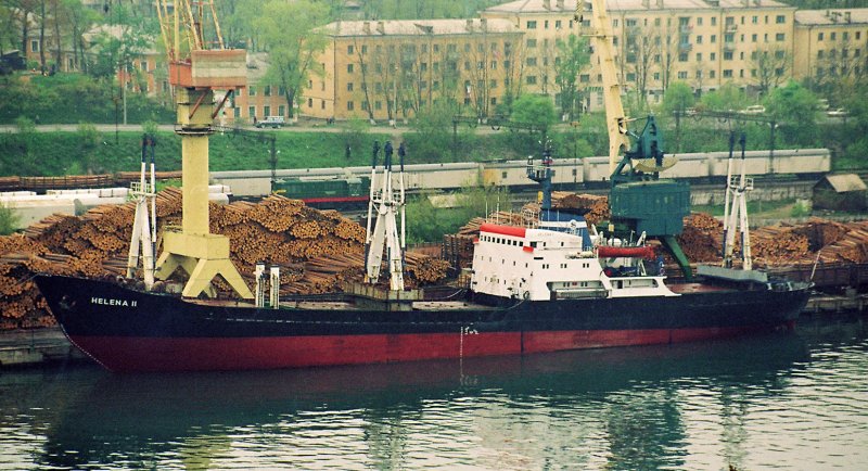 Погрузка леса в порту