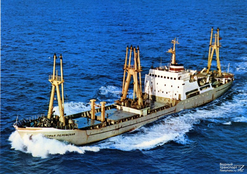 Сухогрузом "Ocean Artemis"