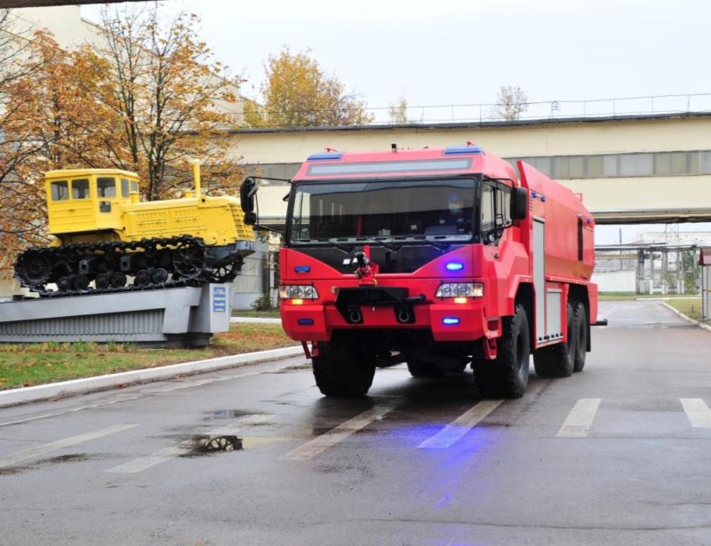 Новая пожарная машина для аэродромов баз-8080