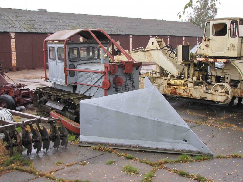 Бульдозер, корчеватель, т-100.
